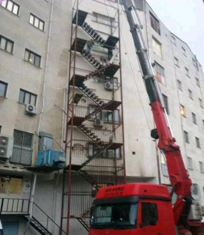 Z Tipi (Sahanlıklı) Yangın Merdiveni