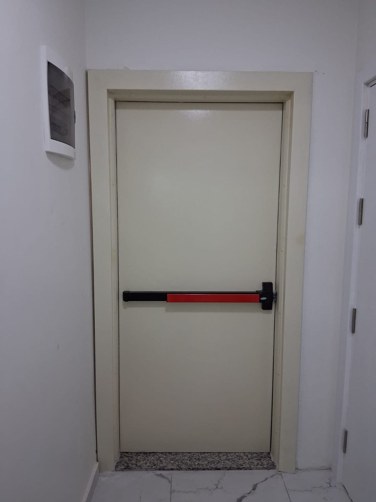 Panik Barlı Yangın Çıkış Kapıları